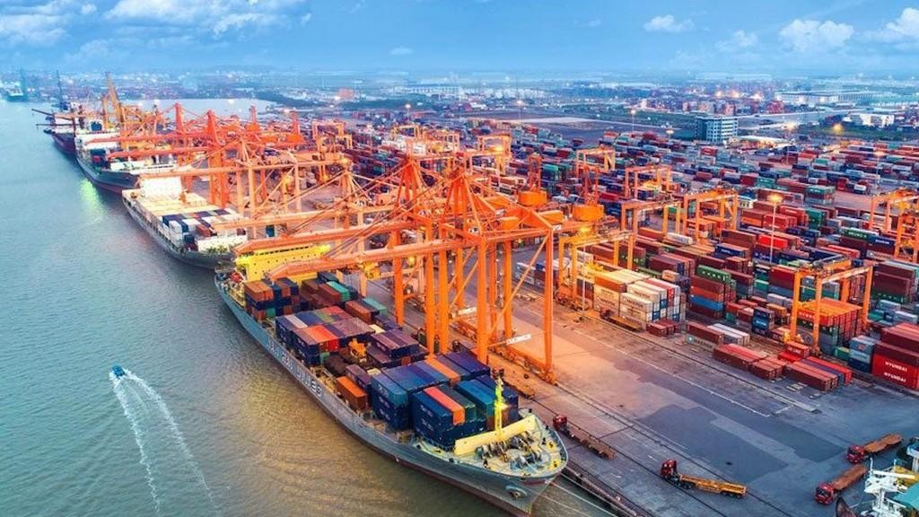 Cán cân thương mại thêm một lần đổi chiều, Việt Nam xuất siêu trở lại